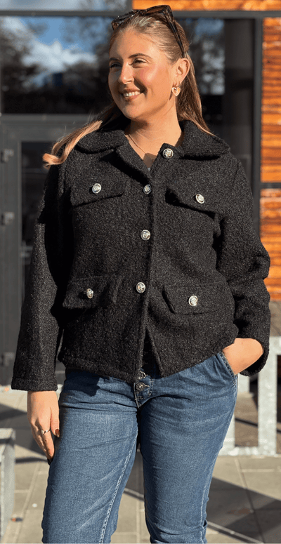 Anastacia klassisk jakke med pynteknapper sort