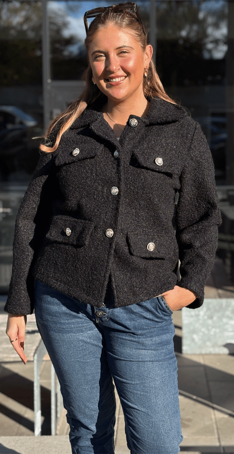 Anastacia klassisk jakke med pynteknapper sort